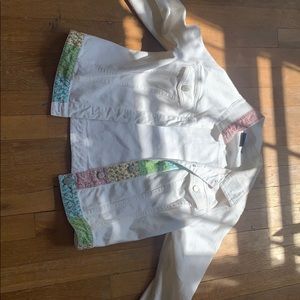 vineyard vines white jean jacket!